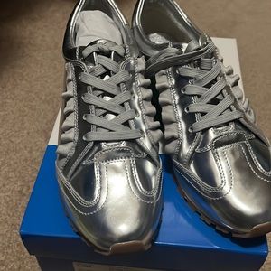 Ruffle Trainer brand new